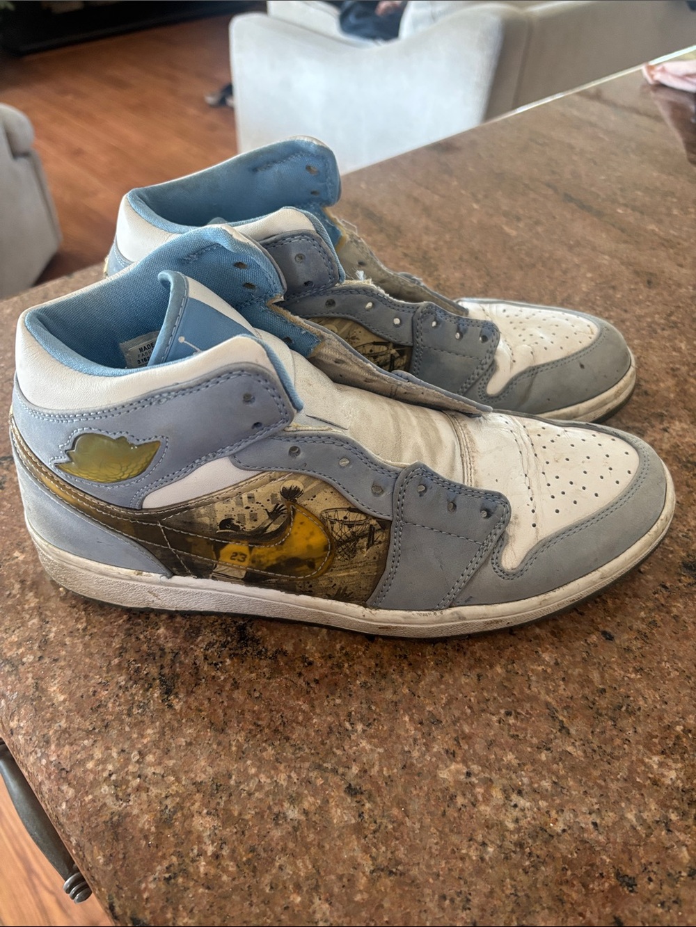 Men’s Air Jordan 1 Retro Alpha 'White University Blue' (2007).